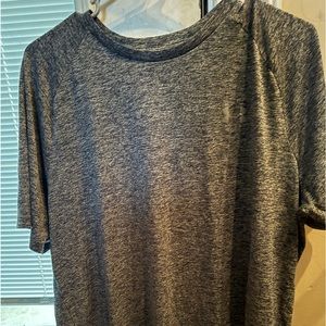 Men’s size large Dri fit navy under armour tee like new condition